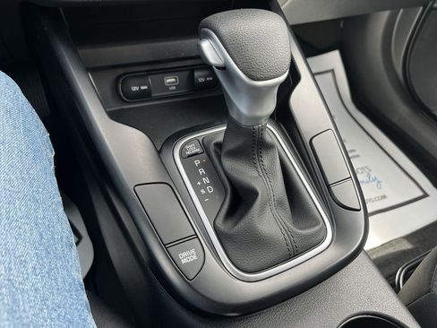 Certified 2025 Kia Soul LX w/ LX Technology Package FWD image 26