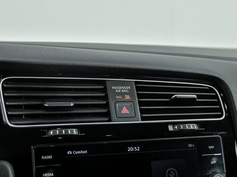 Used 2019 Volkswagen Golf 4-Door image 29