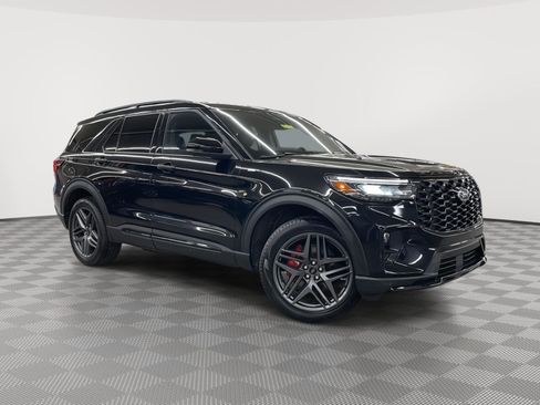 Used 2025 Ford Explorer ST-Line w/ ST-Line Street Pack image 1