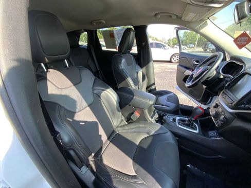 Used 2018 Jeep Cherokee Latitude Plus FWD image 24