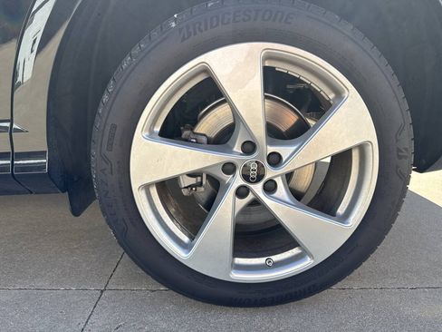 Used 2025 Audi Q5 Premium Plus w/ Premium Plus AWD/4WD image 4