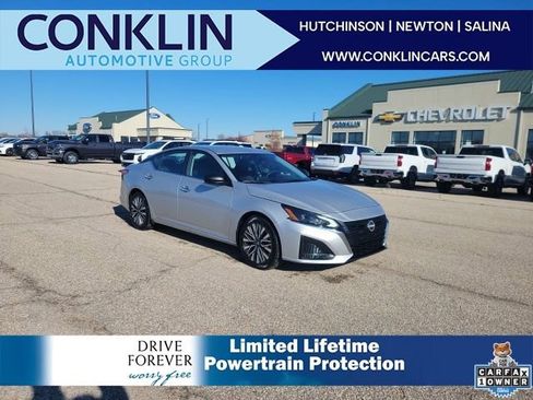 Used 2024 Nissan Altima 2.5 SV image 1