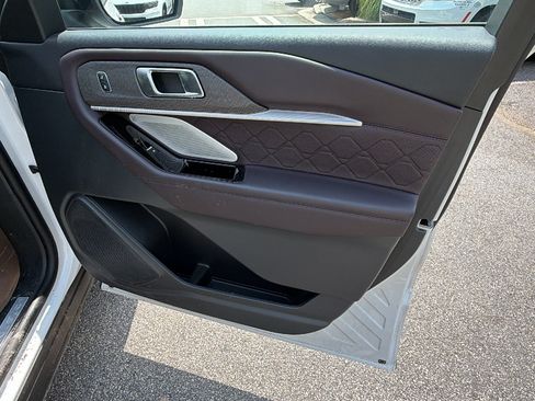Used 2025 Ford Explorer Platinum w/ Ultimate Package RWD image 19