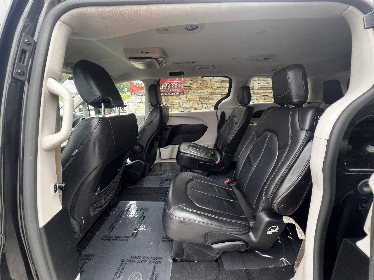 Used 2017 Chrysler Pacifica Touring-L FWD image 16
