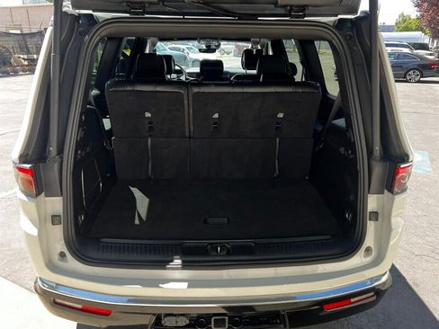 Used 2024 Jeep Wagoneer Series II w/ Flexible Seating Group AWD/4WD image 26