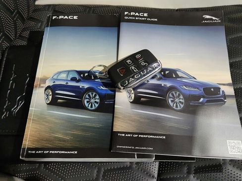 Used 2020 Jaguar F-PACE SVR image 33
