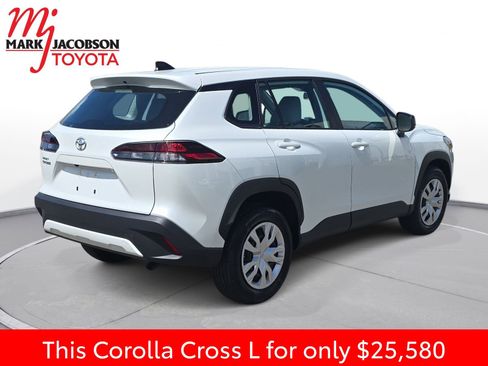 Used 2026 Toyota Corolla Cross L image 9