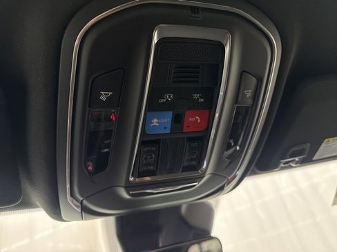 New 2025 Jeep Grand Cherokee Laredo X image 12