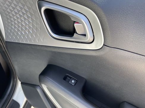 Used 2025 Kia Soul LX w/ LX Technology Package image 36