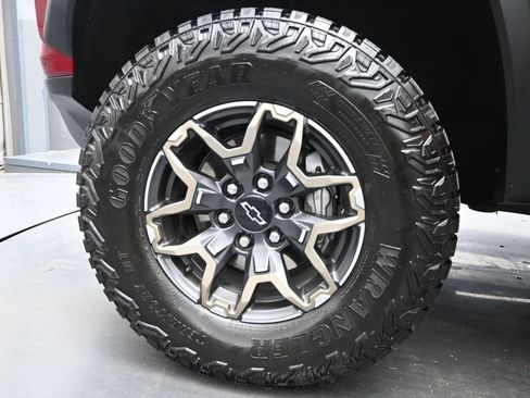 Used 2024 Chevrolet Colorado ZR2 w/ ZR2 Convenience Package III AWD/4WD image 9