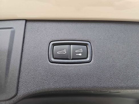 Certified 2024 Porsche Cayenne AWD/4WD image 40