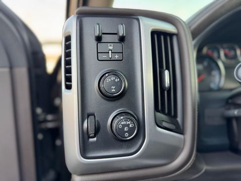 Used 2019 GMC Sierra 2500 SLT w/ Duramax Plus Package AWD/4WD image 19