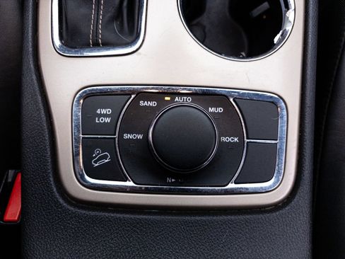 Used 2016 Jeep Grand Cherokee Limited AWD/4WD image 5