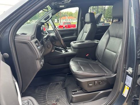 Used 2021 Chevrolet Suburban RST w/ Luxury Package image 13