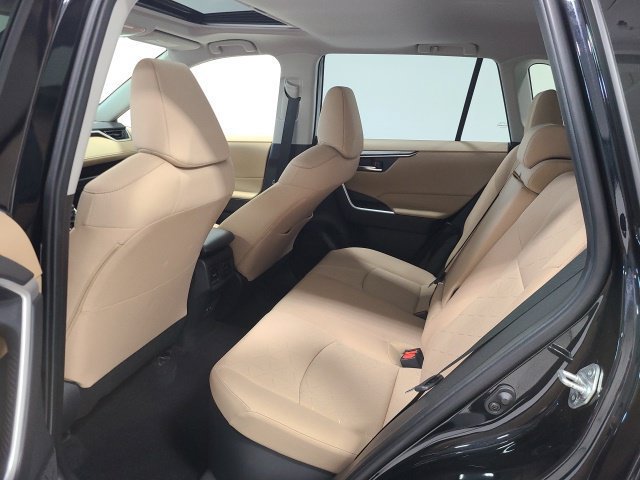 Used 2022 Toyota RAV4 XLE w/ Convenience Package AWD/4WD image 17