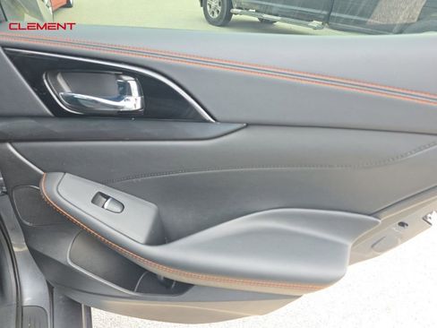 Used 2023 Nissan Maxima SR w/ Sport Mat Group image 9
