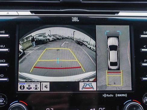 Used 2018 Toyota Camry XLE image 24