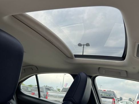 Used 2022 Lexus UX 250h w/ Premium Package image 16