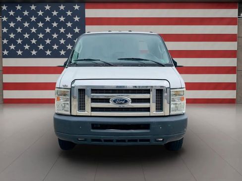 Used 2011 Ford E-450 and Econoline 450 Super Duty RWD image 2