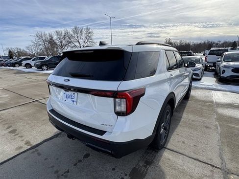 New 2026 Ford Explorer ST-Line w/ ST-Line Street Pack image 4