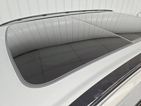 Used 2023 Volvo XC60 B5 Plus image 11