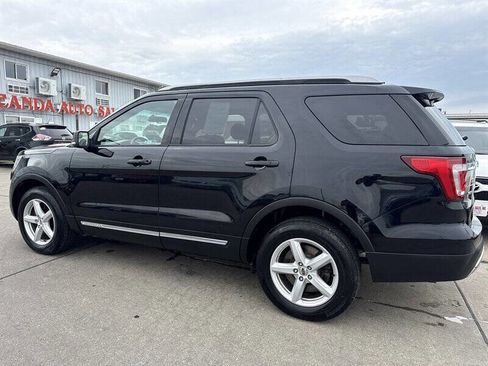 Used 2017 Ford Explorer XLT AWD/4WD image 4