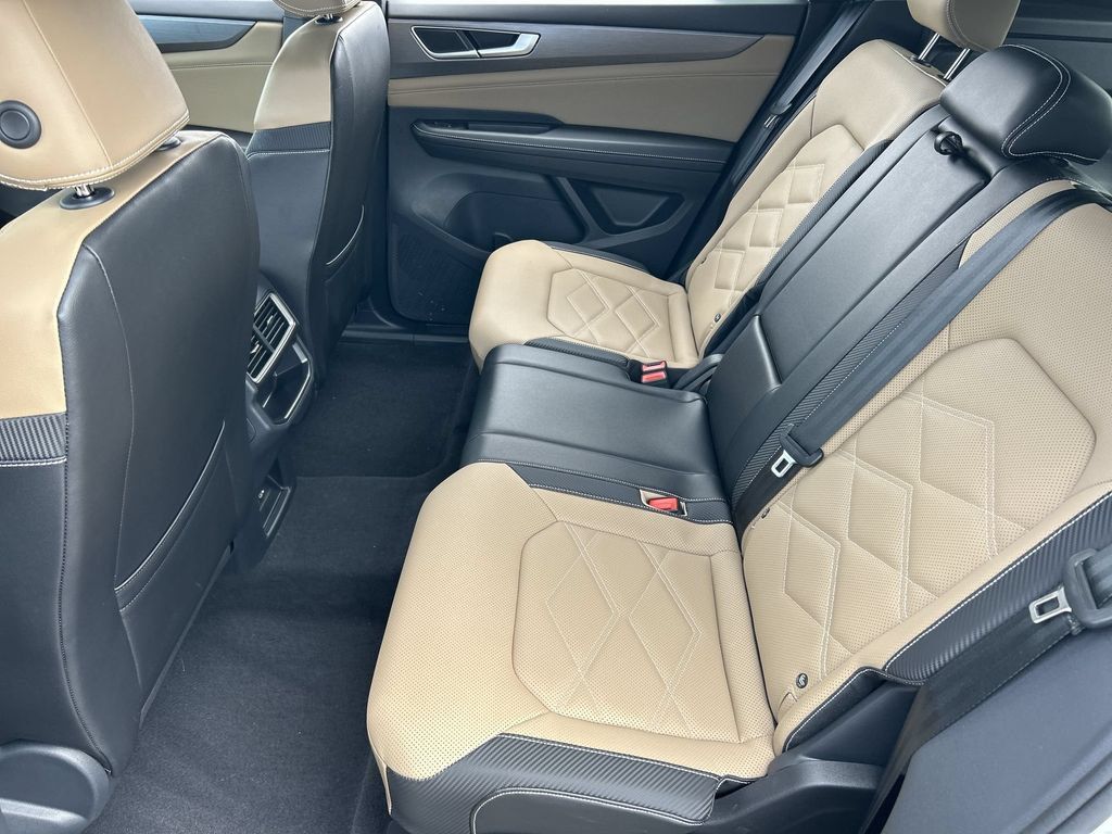 Used 2024 Volkswagen Atlas Cross Sport SE FWD image 25