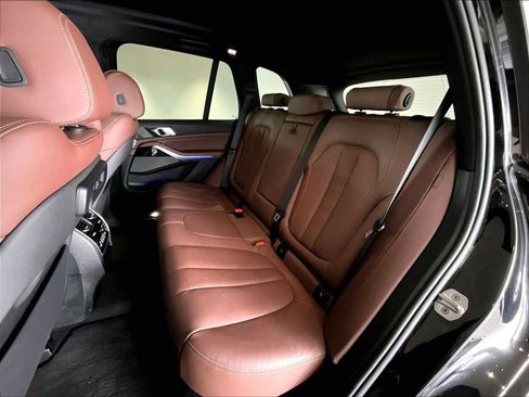 Used 2021 BMW X5 xDrive40i w/ M Sport Package image 30