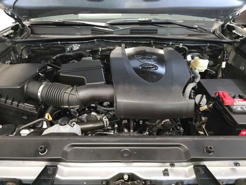 Certified 2022 Toyota Tacoma TRD Sport w/ TRD Premium Sport Package AWD/4WD image 9