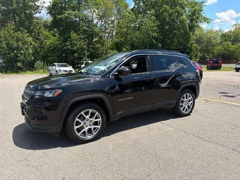 Used 2022 Jeep Compass Latitude w/ Sun and Sound Group AWD/4WD image 1