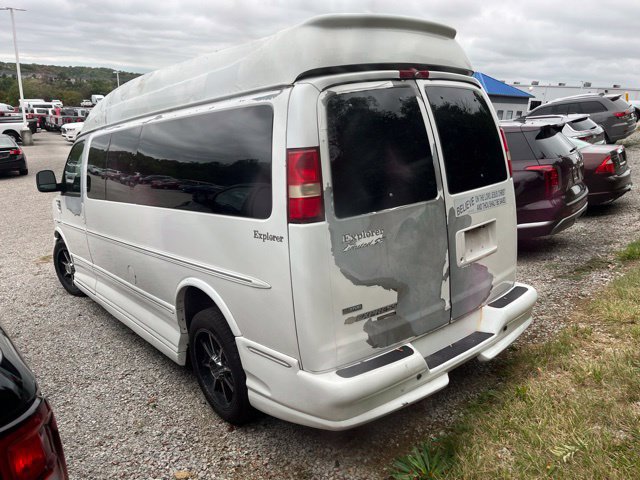 Used 2010 Chevrolet Express 3500 LT w/ LT Preferred Equipment Group RWD image 4