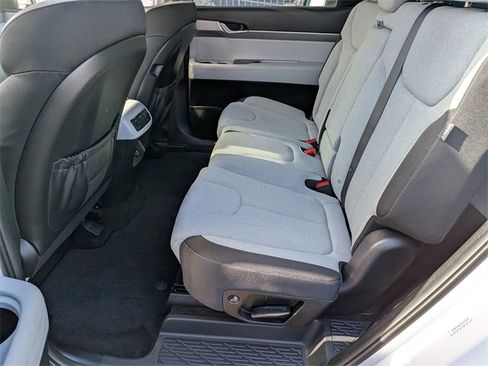 Used 2023 Hyundai Palisade SE image 27