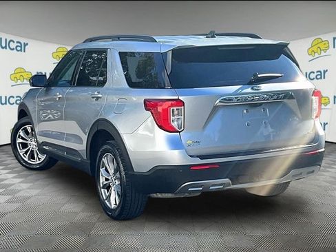 Used 2023 Ford Explorer XLT w/ Equipment Group 202A AWD/4WD image 2