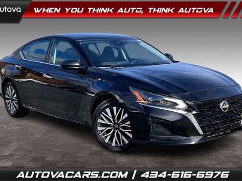 Used 2024 Nissan Altima 2.5 SV image 1