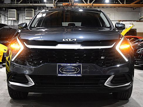 Used 2024 Kia Sportage EX image 2