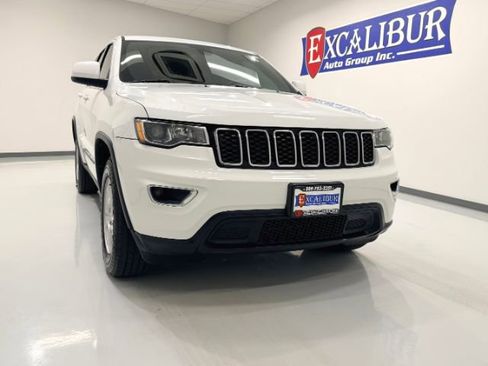 Used 2017 Jeep Grand Cherokee Laredo AWD/4WD image 5