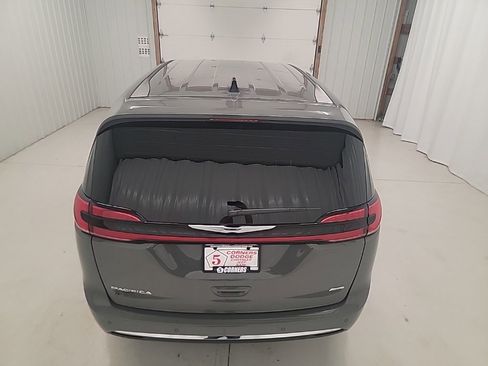 New 2025 Chrysler Pacifica Select image 5