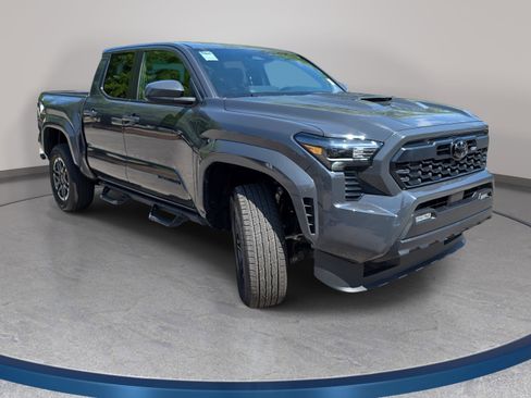 Used 2025 Toyota Tacoma TRD Sport AWD/4WD image 3