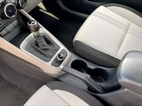 Used 2025 Hyundai Venue SEL FWD image 16