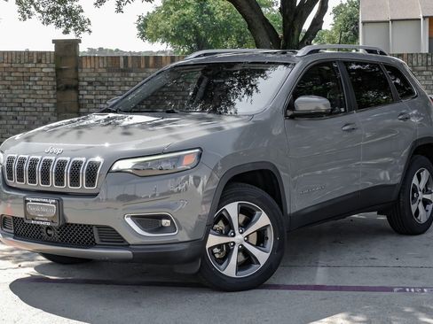 Used 2021 Jeep Cherokee Limited w/ Mopar Interior Package image 12