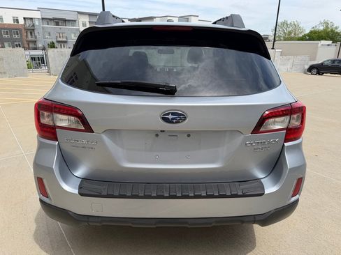Used 2015 Subaru Outback 3.6R Limited AWD/4WD image 4