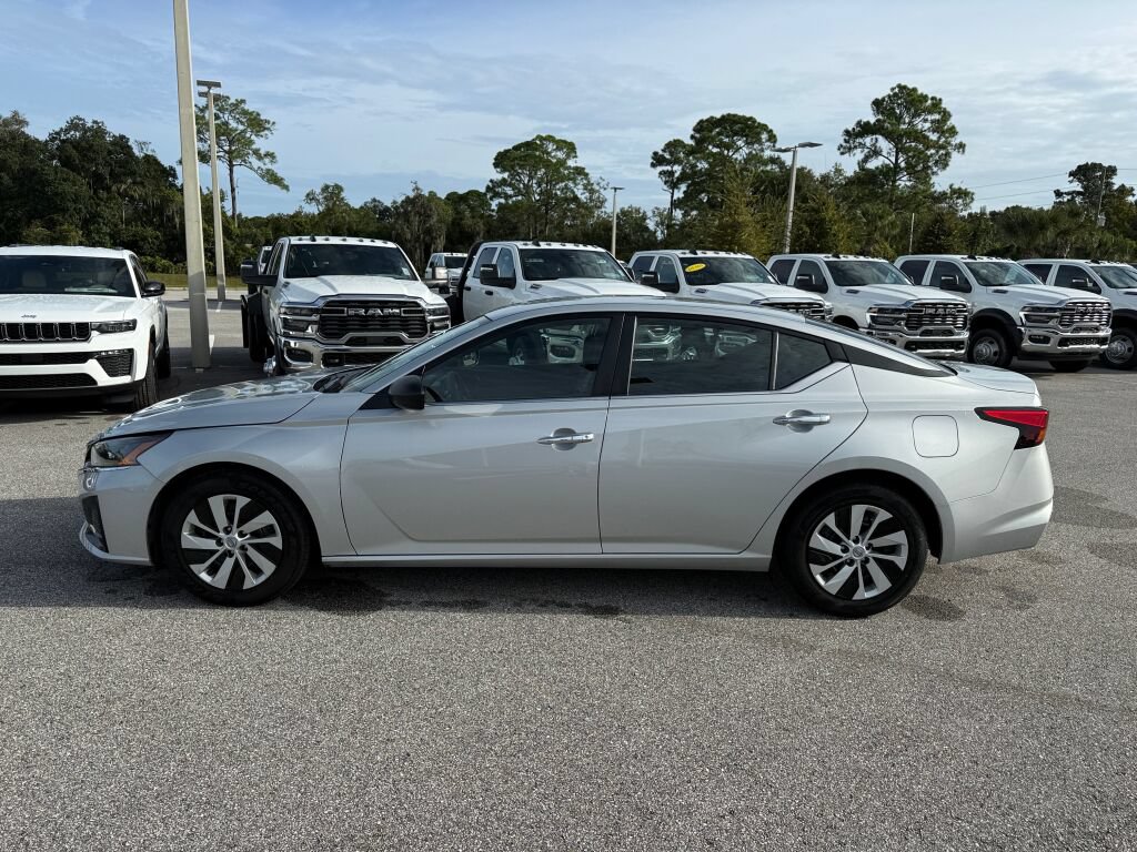 Used 2024 Nissan Altima 2.5 S FWD image 6