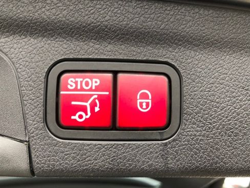 Used 2022 Mercedes-Benz GLE 350 4MATIC w/ Premium Package image 40