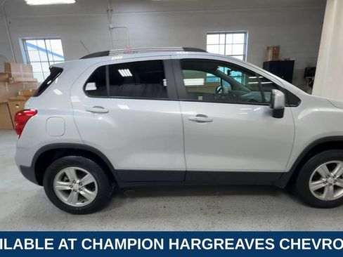 Certified 2022 Chevrolet Trax LT w/ LT Convenience Package image 11