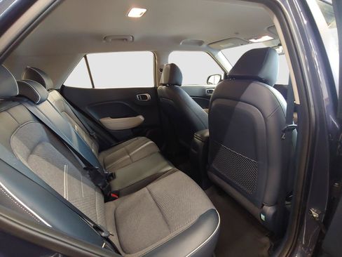 Used 2022 Hyundai Venue Limited FWD image 31