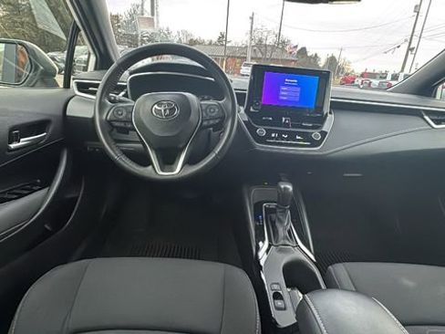 Used 2024 Toyota Corolla SE w/ SE Package image 9