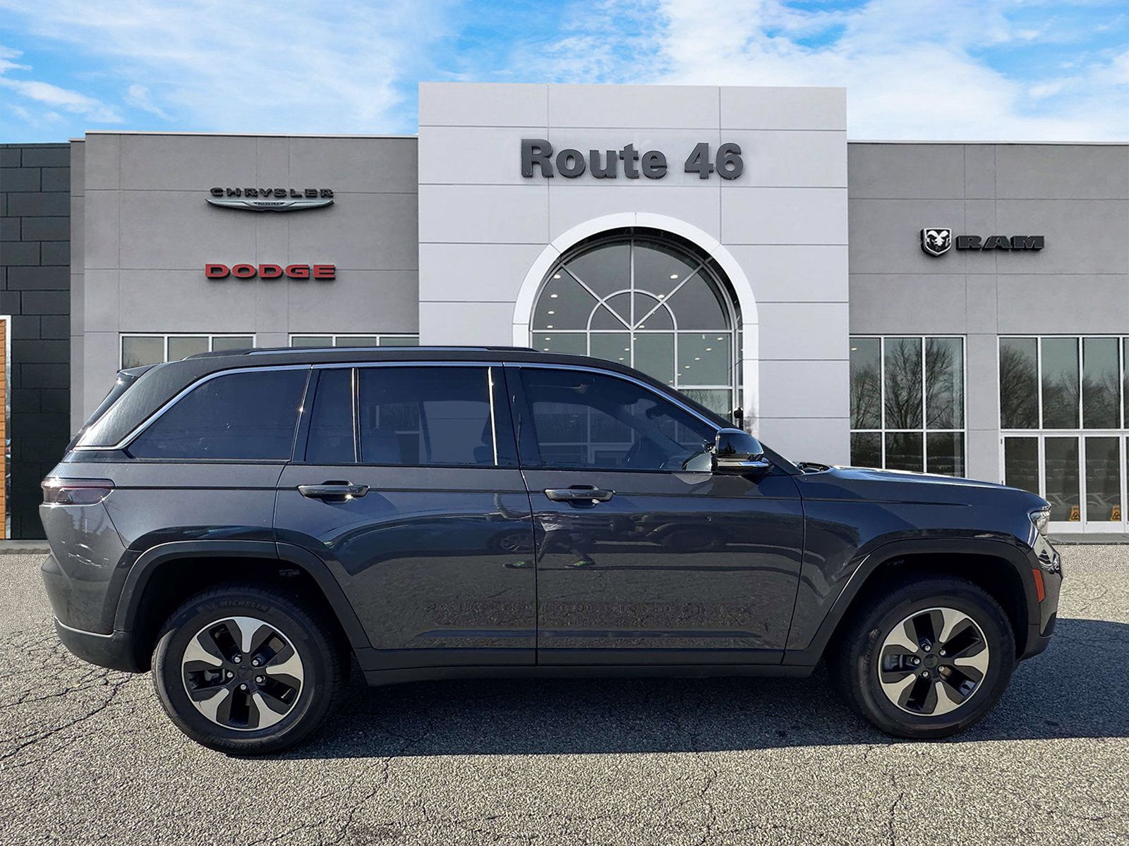 Used 2023 Jeep Grand Cherokee 4WD 4xe image 6