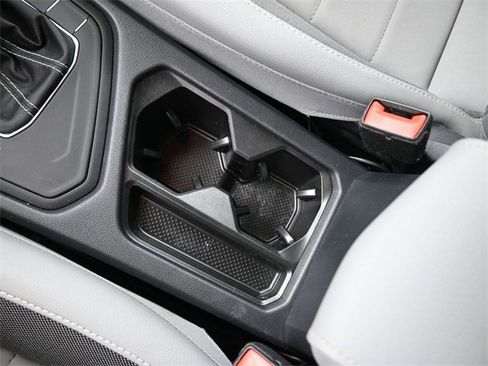 Used 2022 Volkswagen Taos SE image 19