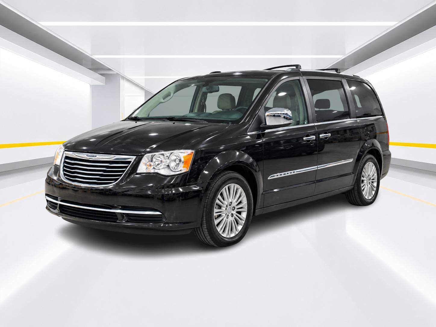 Used 2016 Chrysler Town & Country Touring-L FWD image 1