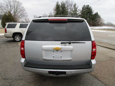 Used 2014 Chevrolet Suburban LT image 4